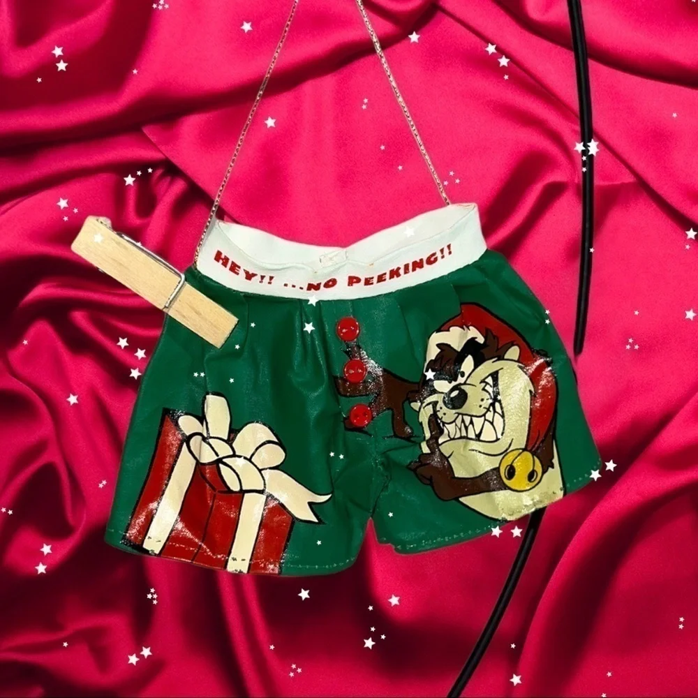 🎄Warner brothers NWT, VINTAGE Tasmanian devil boxer shorts Christmas ornament.